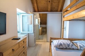 2 soverom, strykejern/-brett, internettilgang og sengetøy