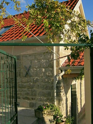 Enceinte de lâhĂ©bergement