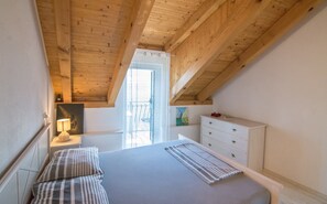 2 bedrooms, iron/ironing board, Internet, bed sheets - Holiday home Ante, (15275), Lokva Rogoznica, hr (Lokva Rogoznica)