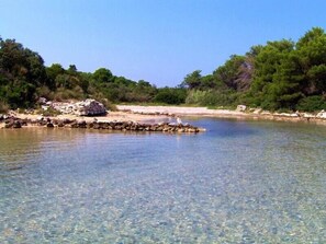 Una spiaggia nelle vicinanze