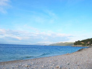 På stranden