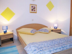 1 quarto, acesso à internet, roupa de cama