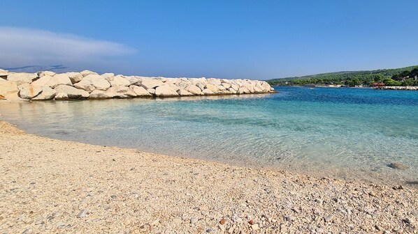 Beach nearby - Apartment Daniela, (12942), Supetar, hr (Supetar)