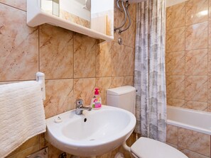 Bathtub - Apartments Mirko, (11849), Vinišće, hr (Vinišce)