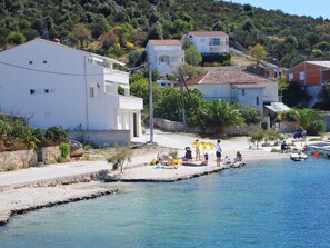 On the beach - Apartments Mirko, (11849), Vinišće, hr (Vinišce)