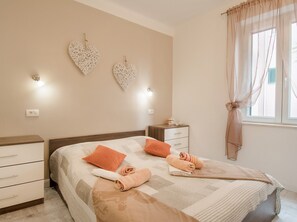 1 quarto, acesso à internet, roupa de cama