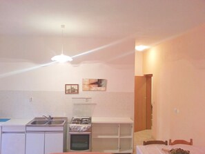 Fridge, oven, cookware/dishes/utensils - Apartments Nevenka, (14071), Sumpetar, hr (Sumpetar)