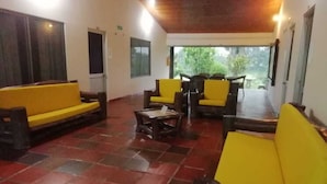 Living area - Hotel Campestre Hacienda SJ (Villavicencio)