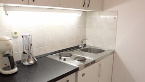 Private kitchen - Apartments and rooms Jennifer, (11376), Orebic, hr (Orebic)