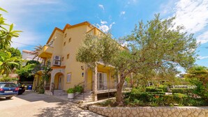 Unclassified image, 2 of 19, button - Apartments and rooms Slavko, (8118), Rab, hr (Banjol)