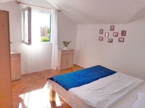 2 quartos, acesso à internet, roupa de cama