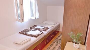 2 bedrooms, internet, bed sheets