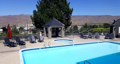 Seaport Inn and Suites