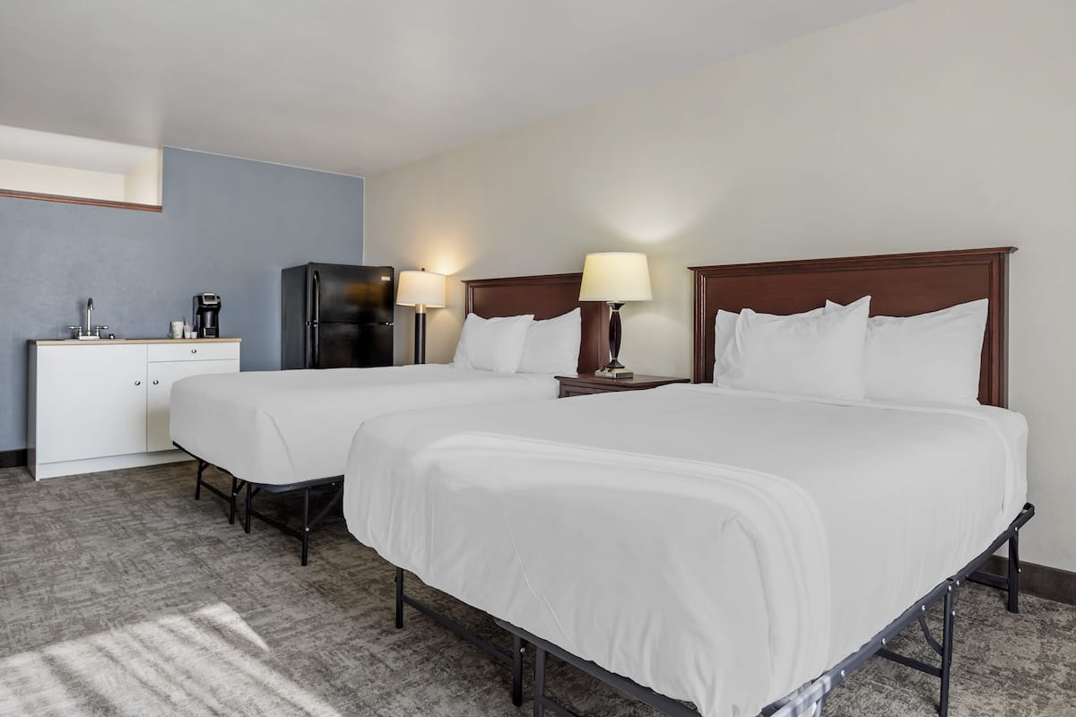 Desk, blackout drapes, iron/ironing board, free WiFi