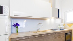 Fridge, microwave, dishwasher, cookware/dishes/utensils - Apartments Danica, (15917), Grebaštica, hr (Grebaštica)