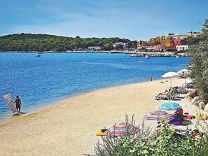 Beach nearby - Apartment Mario, (15638), Banjole, hr (Banjole)