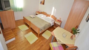 1 bedroom, internet, bed sheets