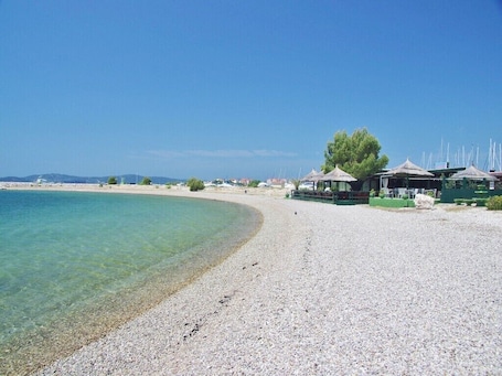 Plage à proximité. Appartements Boris, (14578), Sukošan, Croatia