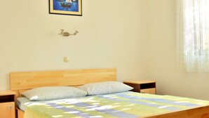 2 bedrooms, internet, bed sheets - Apartments Ivo, (2083), Pisak, hr (Pisak)