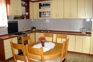 Réfrigérateur, four, lave-vaisselle