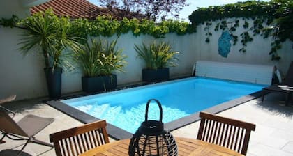 Muy hermosa casa vasca de la década de 1930 con piscina climatizada en el centro de Biarritz.