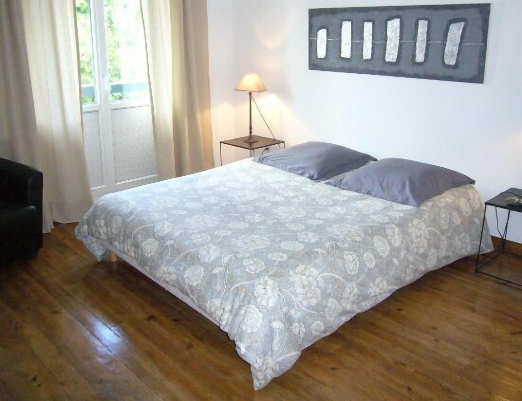 4 slaapkamers, een strijkplank/strijkijzer, gratis wifi, beddengoed