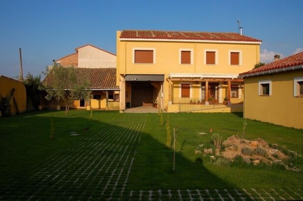 Rural house (full rental) El Portal del Cerrato for 12 people