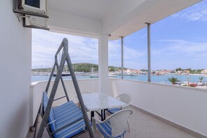 Outdoor dining - Apartments Marija, (13769), Rogoznica, hr (Rogoznica)