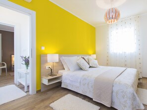 2 chambres, fer et planche à repasser, accès Internet, draps fournis