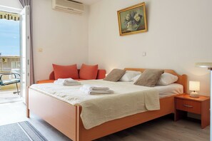 1 bedroom, internet, bed sheets - Apartments Ruža, (10981), Baška Voda, hr (Baška Voda)