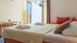 1 bedroom, internet, bed sheets - Apartments Ruža, (10981), Baška Voda, hr (Baška Voda)