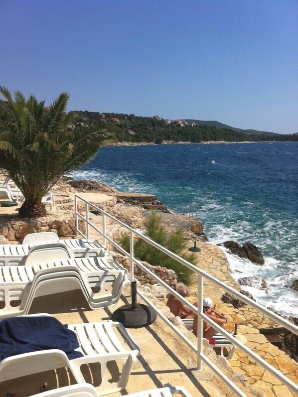 Property grounds - Apartments Arijana, (13821), Primošten, hr (Primošten)