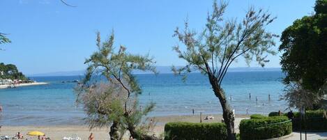 Una spiaggia nelle vicinanze