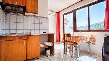 Fridge, toaster, cookware/dishes/utensils