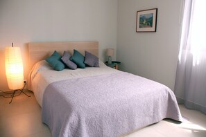 2 slaapkamers, een strijkplank/strijkijzer, reisbedje, gratis wifi