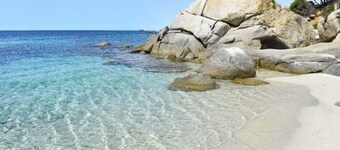 Ylellinen huvila meren rannalla: helmi asetettu lahden Cala Caterina, Villasimius