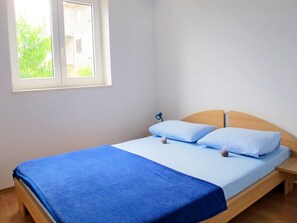 1 bedroom, internet, bed sheets