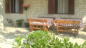 Terrace/patio - Apartments and rooms Josipa, (13905), Palit, hr (Palit)