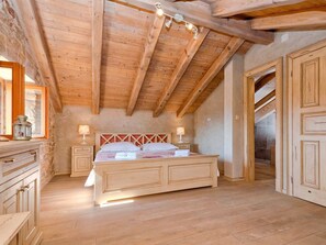 5 Schlafzimmer, Bügeleisen/Bügelbrett, Internetzugang, Bettwäsche