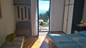 4 bedrooms, internet, bed sheets