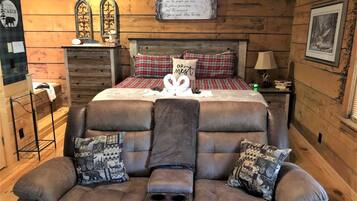Cabin, 1 King Bed (Honeymoon Sweet) | 1 bedroom