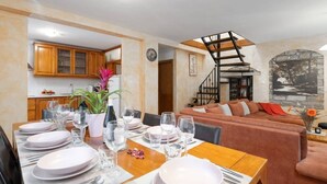 Dining - Apartments Bojan, (15154), Novigrad, hr (Novigrad)