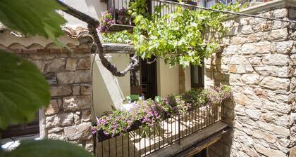 "Domu Irde: from a ruin a dream"