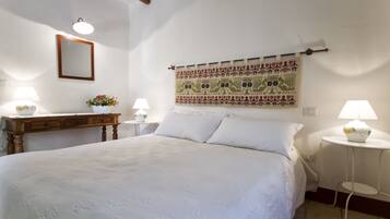 2 camere, postazione laptop, ferro/asse da stiro, culla da viaggio