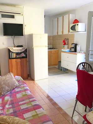 3 bedrooms, internet, bed sheets