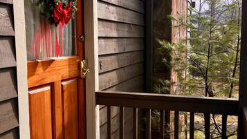 Cabin, 2 Queen Beds (Bear Haven) | Property entrance