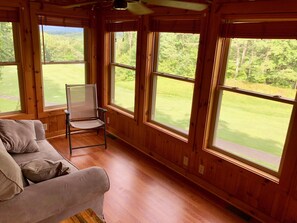 Cabaña, 2 camas Queen size (Bear Haven) | Sala de estar
