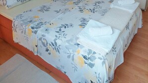 2 bedrooms, iron/ironing board, internet, bed sheets - Apartments Nedjeljka, (15277), Zadar, hr (Zadar)