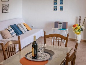 Dining - Apartments Branko, (14513), Okrug Gornji, hr (Okrug Gornji)