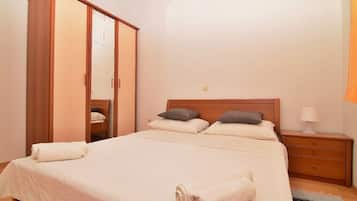 1 bedroom, internet, bed sheets